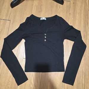Forever 21 Black Long-Sleeve Henley Crop Top